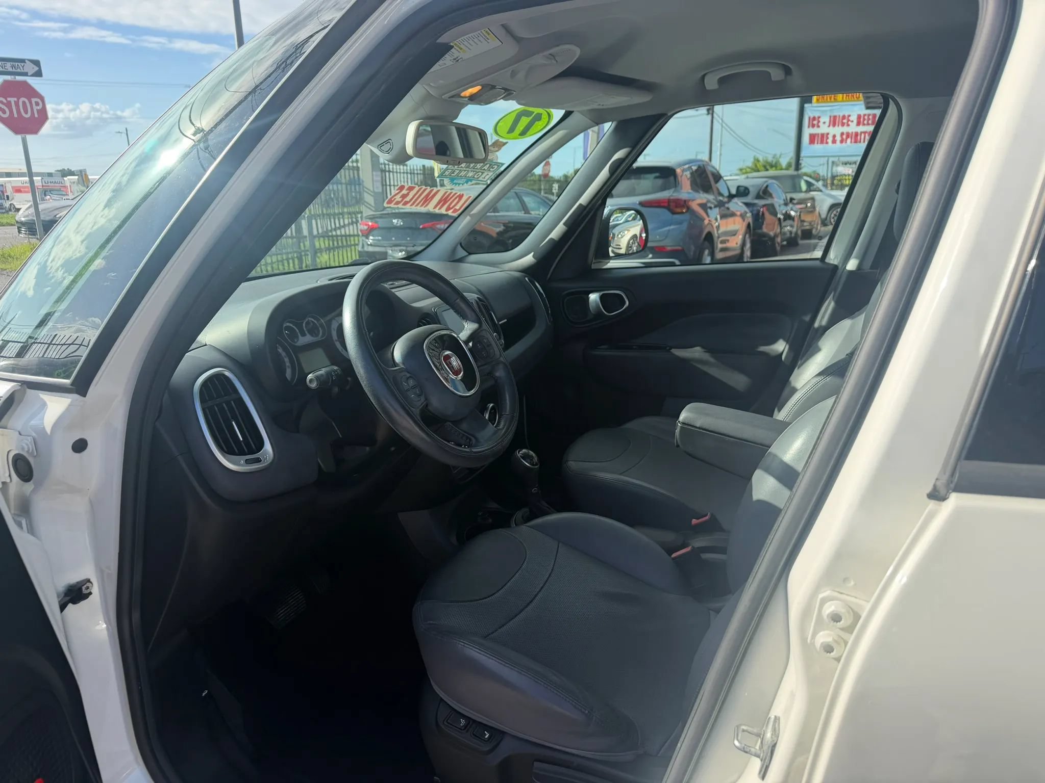 Used 2017 FIAT 500L Lounge FWD image 8