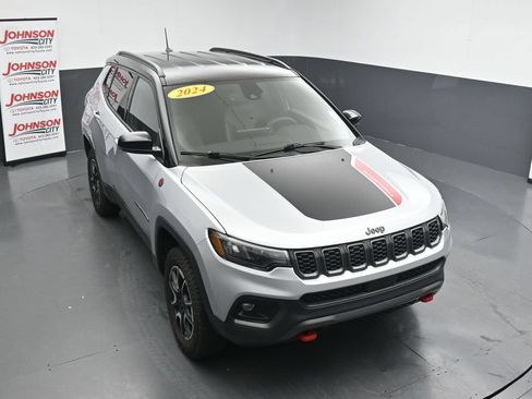 Used 2024 Jeep Compass Trailhawk AWD/4WD image 29