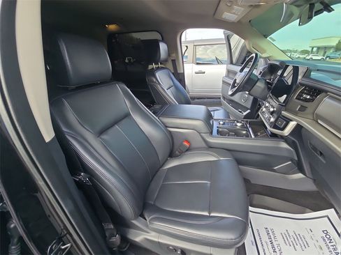 Used 2024 Ford Expedition XLT image 30