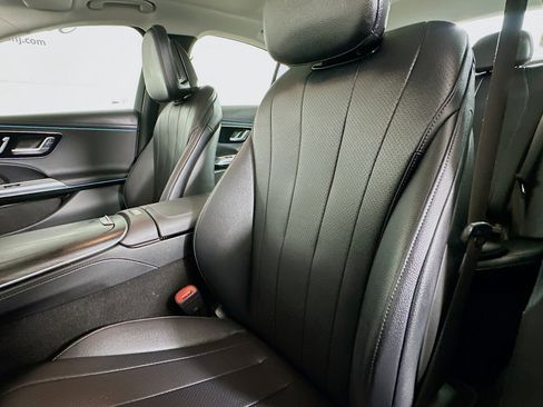 Used 2025 Mercedes-Benz E 450 4MATIC Sedan w/ MBUS Superscreen Package image 18