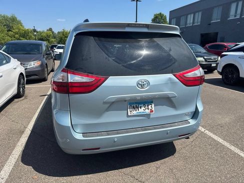 Used 2015 Toyota Sienna XLE Premium FWD image 11