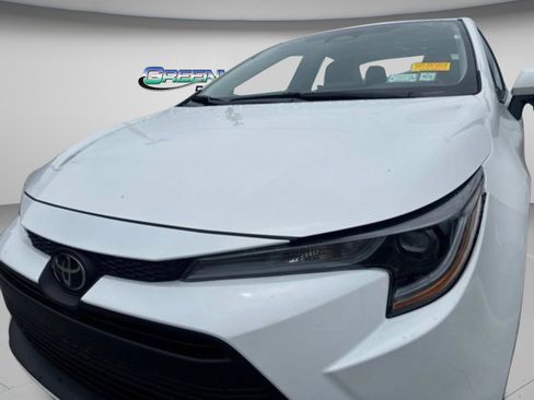 Used 2025 Toyota Corolla LE FWD image 33