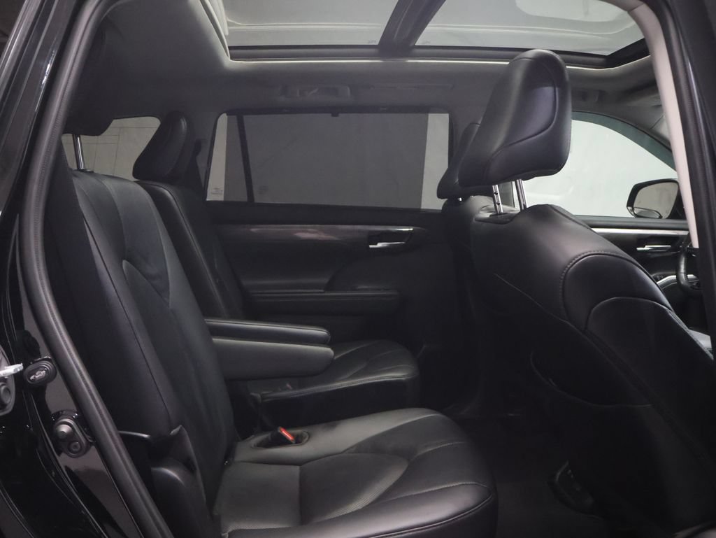 Used 2021 Toyota Highlander Platinum AWD/4WD image 12