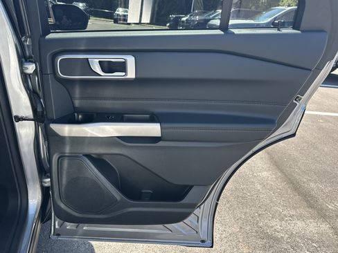 Used 2022 Ford Explorer XLT RWD image 13