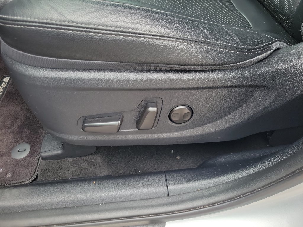 Used 2019 Hyundai Santa Fe Limited FWD image 18
