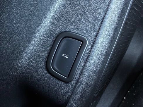 Used 2025 Chevrolet Traverse Z71 AWD/4WD image 7