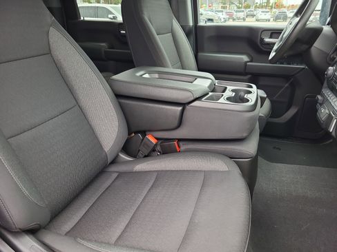 Used 2024 Chevrolet Silverado 2500 Custom w/ Custom Value Package image 10