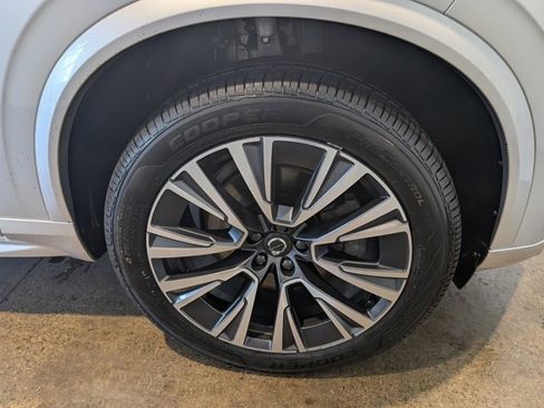 Used 2022 Volvo XC90 T5 Momentum image 7