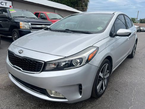 Used 2017 Kia Forte EX FWD image 2