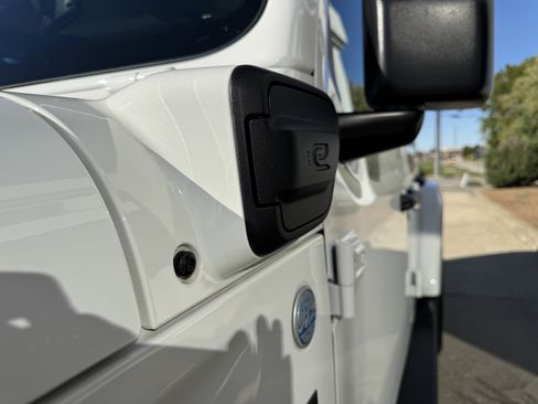 Used 2022 Jeep Wrangler Unlimited Sahara w/ Cold Weather Group image 18