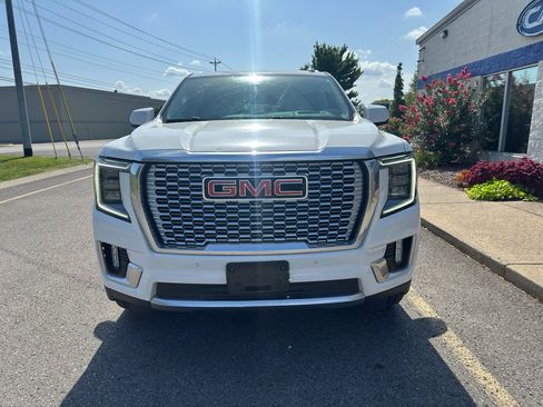 Used 2021 GMC Yukon XL Denali w/ Denali Premium Package AWD/4WD image 9