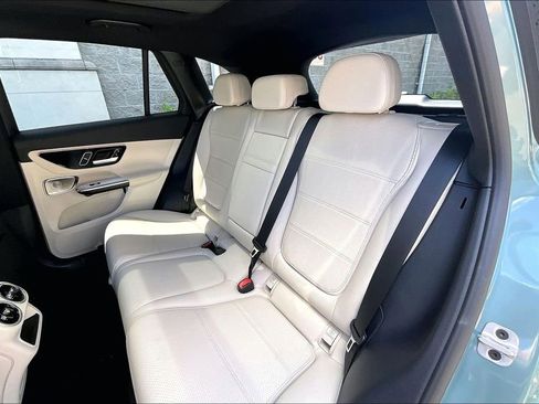 Used 2025 Mercedes-Benz GLC 300 4MATIC image 28