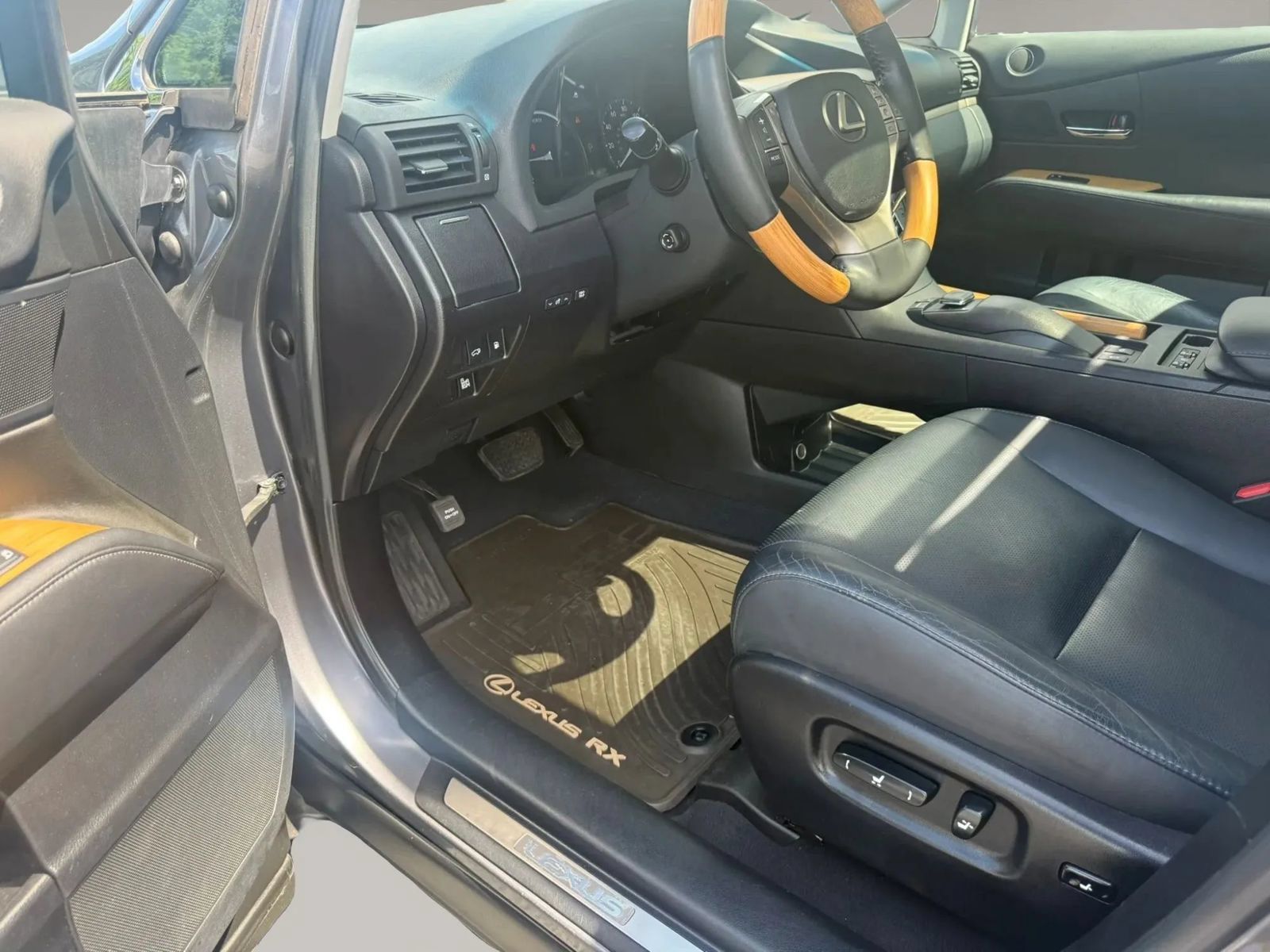 Used 2015 Lexus RX 450h AWD image 13