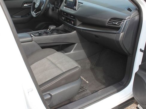 Used 2024 Nissan Rogue SV image 19