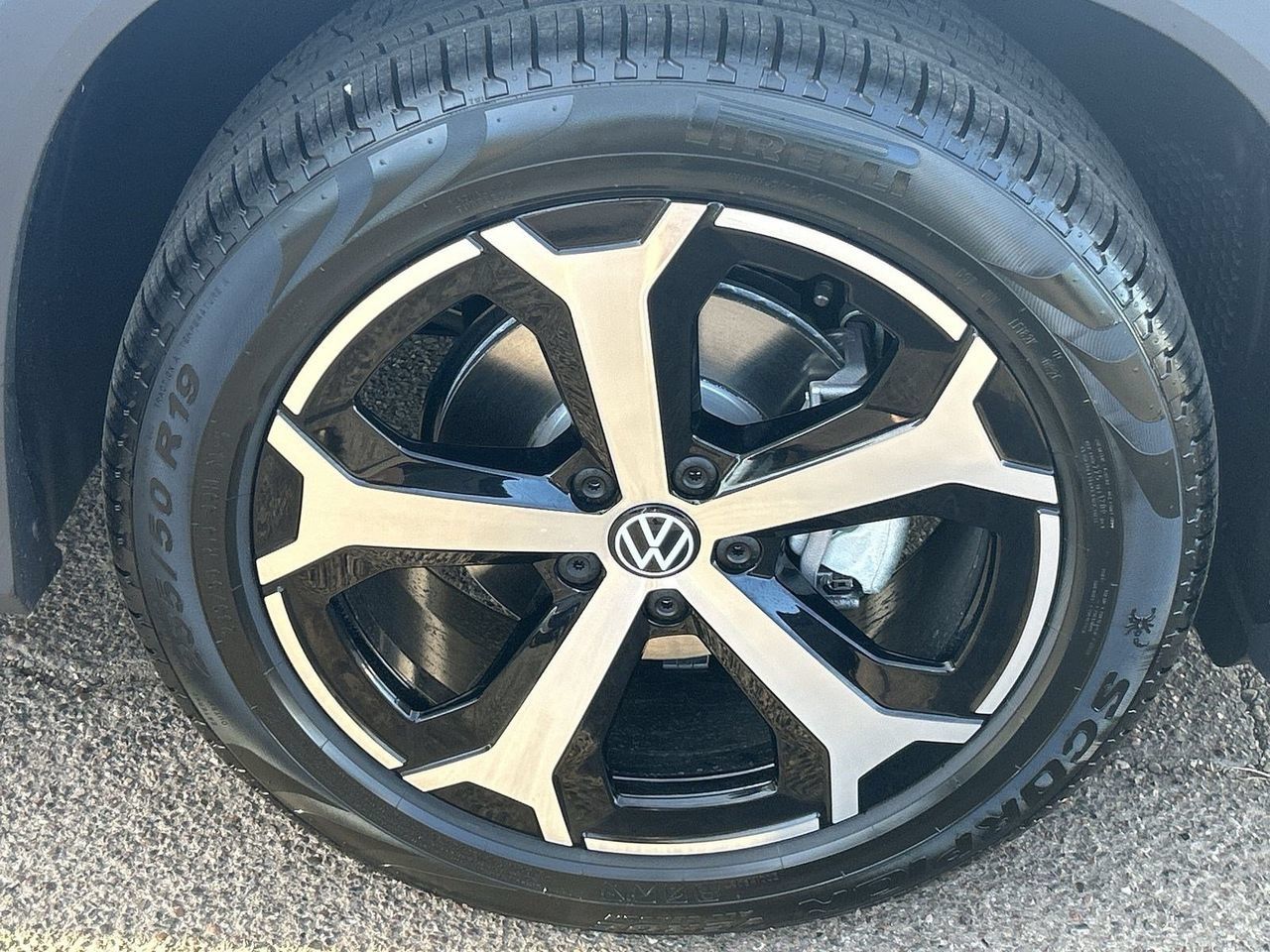 New 2026 Volkswagen Tiguan SE FWD image 6