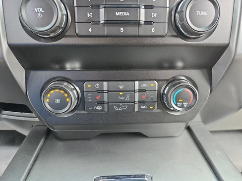 Used 2019 Ford F150 XLT w/ Equipment Group 302A Luxury AWD/4WD image 23