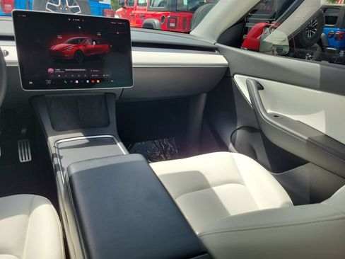 Used 2022 Tesla Model Y Performance AWD/4WD image 13