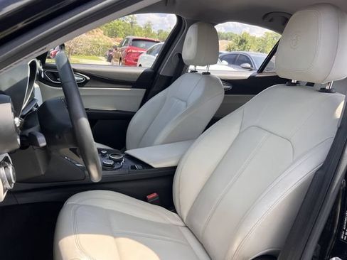 Used 2019 Alfa Romeo Giulia RWD image 11