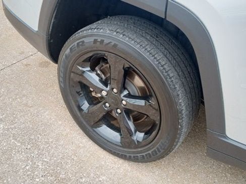 Used 2023 Jeep Grand Cherokee L Laredo AWD/4WD image 29