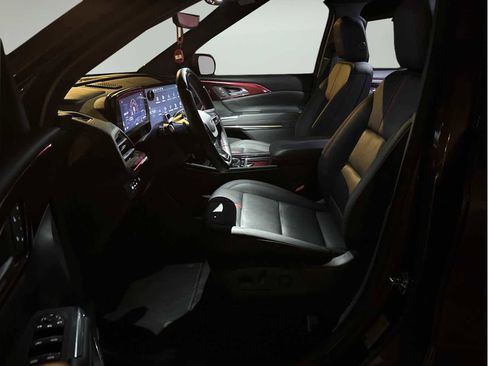 Used 2024 Chevrolet Traverse RS image 9