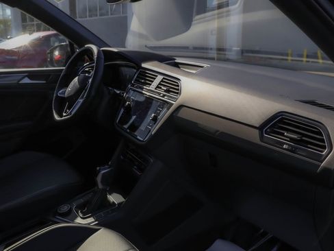 Certified 2024 Volkswagen Tiguan SE R-Line image 35