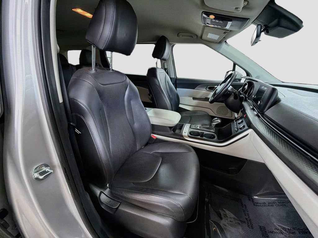 Used 2022 Kia Carnival LX FWD image 29