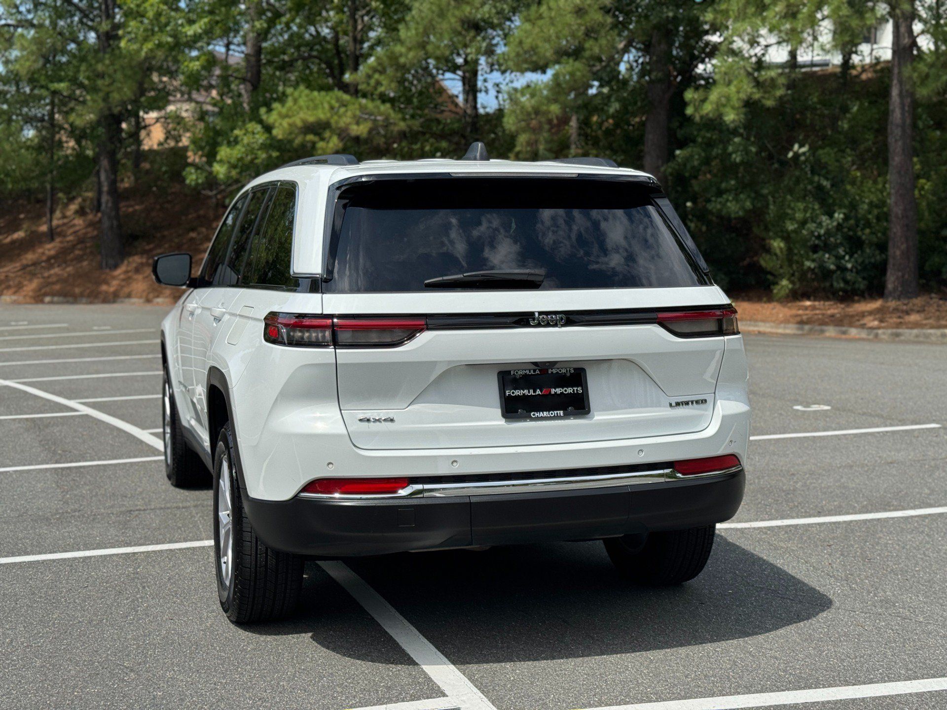 Used 2022 Jeep Grand Cherokee Limited AWD/4WD image 9
