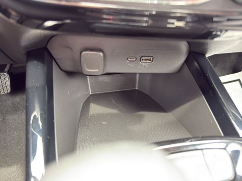 Used 2024 Chevrolet Trax LT w/ Driver Confidence Package FWD image 20