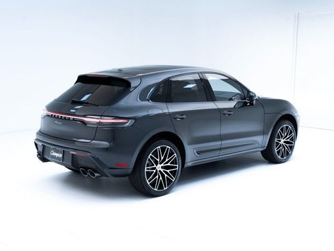 Certified 2025 Porsche Macan AWD/4WD image 9