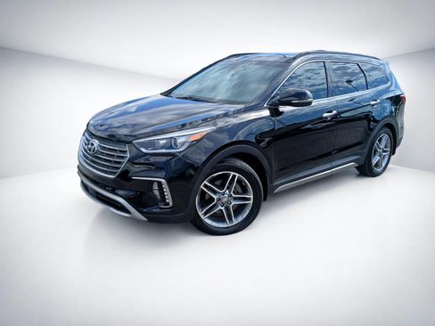 Used 2017 Hyundai Santa Fe Limited FWD image 2