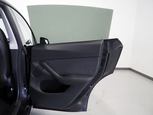 Used 2025 Tesla Model Y Long Range RWD image 59