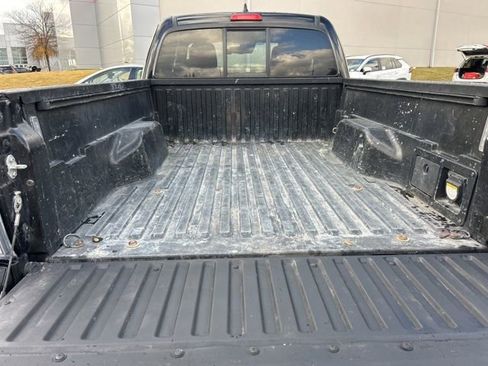 Used 2022 Toyota Tacoma TRD Sport image 9