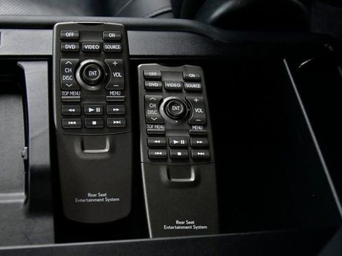 Used 2011 Lexus LX 570 4WD image 21