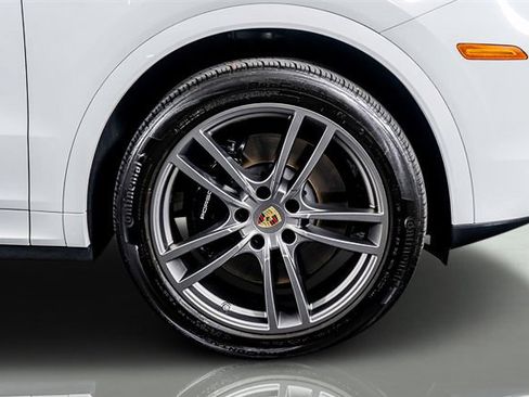 Used 2022 Porsche Cayenne S image 13
