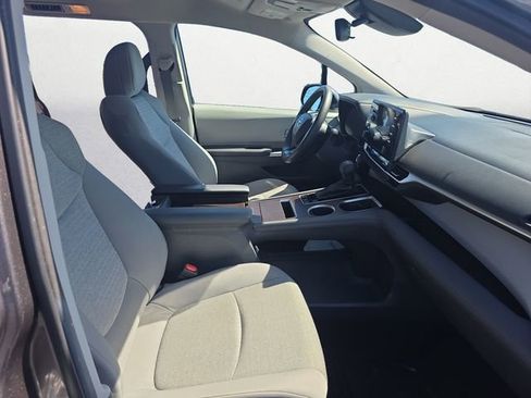 Used 2024 Toyota Sienna LE FWD image 15