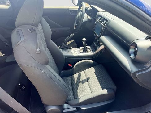Used 2025 Toyota GR86 RWD image 25