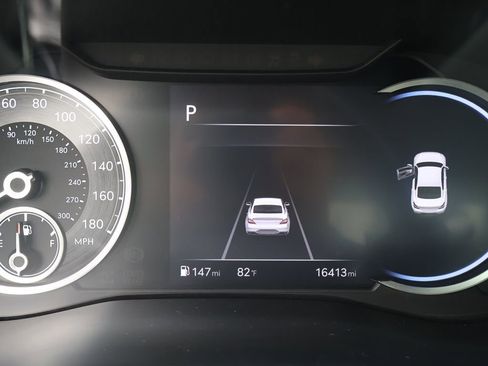 Used 2025 Genesis G70 2.5T image 40