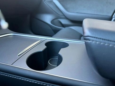 Used 2023 Tesla Model 3 Standard Range image 31