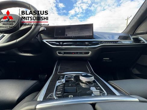 Used 2025 BMW X7 M60i w/ Climate Comfort Package image 24