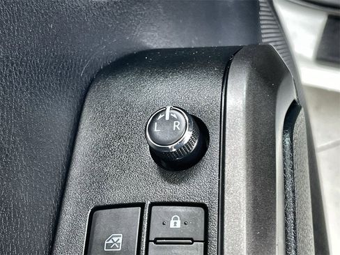 Used 2018 Toyota Tacoma TRD Sport image 13