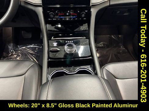 Used 2023 Jeep Grand Cherokee Limited w/ Black Appearance Package image 14