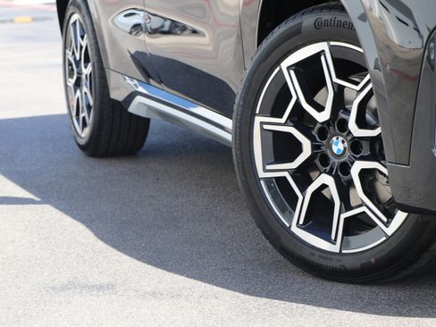 Used 2025 BMW X1 xDrive28i w/ Convenience Package AWD/4WD image 3