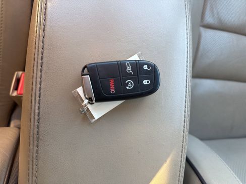 Used 2017 Jeep Grand Cherokee Overland w/ Jeep Active Safety Group image 27