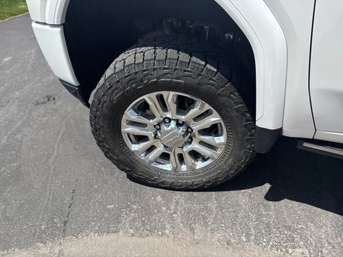 Certified 2022 GMC Sierra 2500 Denali w/ Denali Ultimate Package AWD/4WD image 28