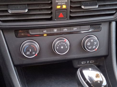 Used 2024 Volkswagen Jetta S image 28