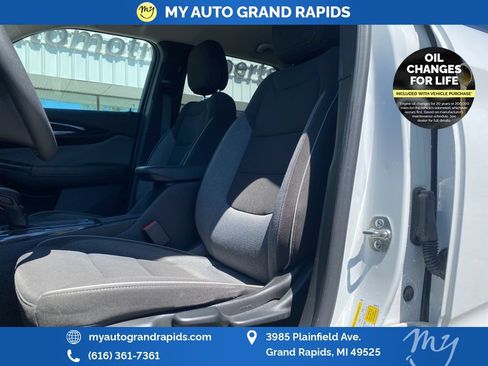 Used 2024 Chevrolet TrailBlazer LT AWD/4WD image 12