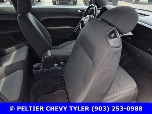Used 2018 Volkswagen Beetle 2.0T S FWD image 14