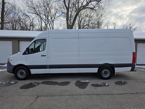 Used 2020 Mercedes-Benz Sprinter 2500 w/ Driver Convenience Package image 6