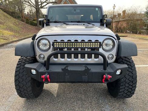 Used 2017 Jeep Wrangler Unlimited Rubicon w/ Connectivity Group image 31