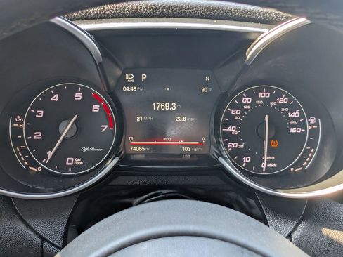 Used 2017 Alfa Romeo Giulia image 30